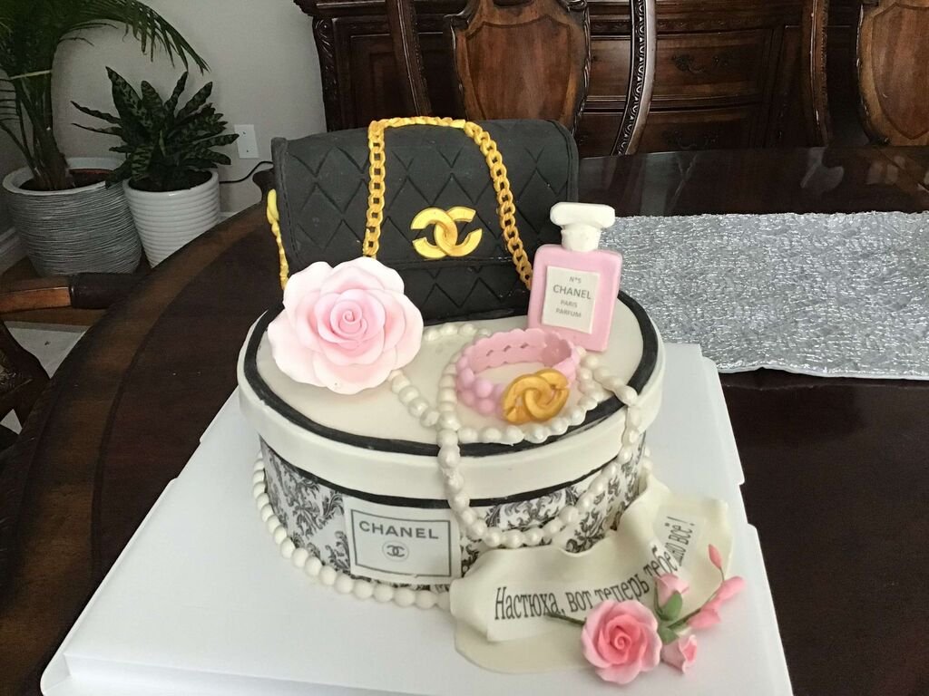 Elegant Chanel-Themed Cake - Image 2